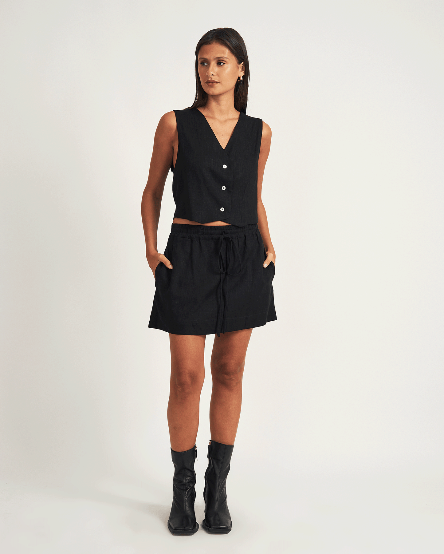 BLACK SKIRT