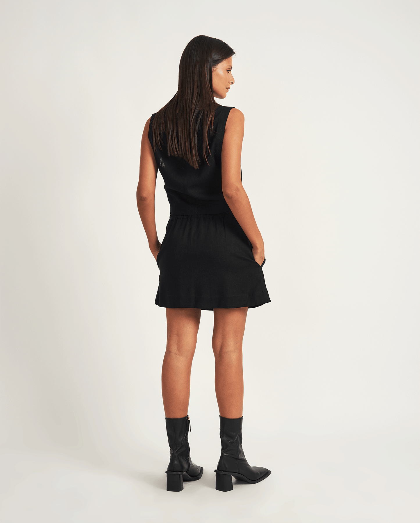 BLACK SKIRT