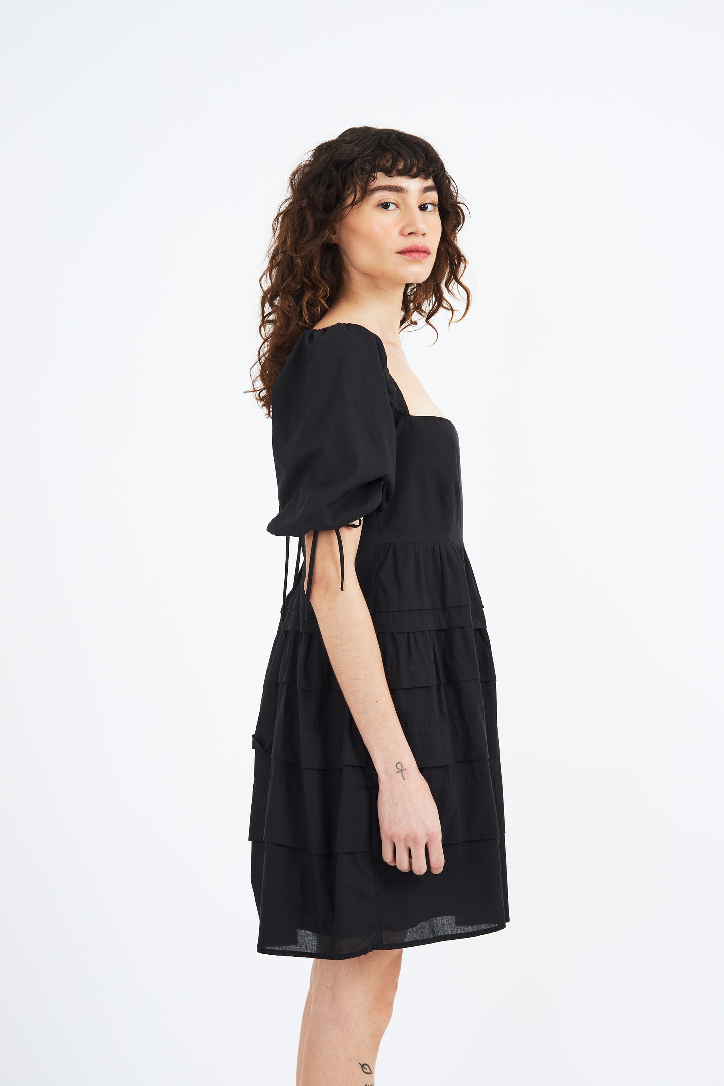 BLACK DRESS