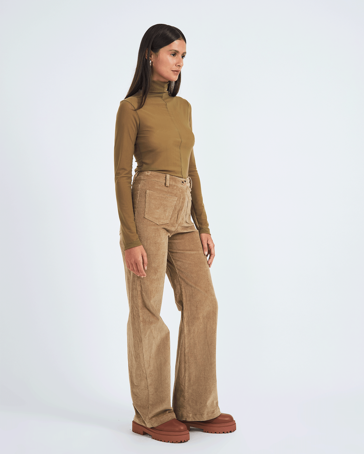 BEIGE PANTS