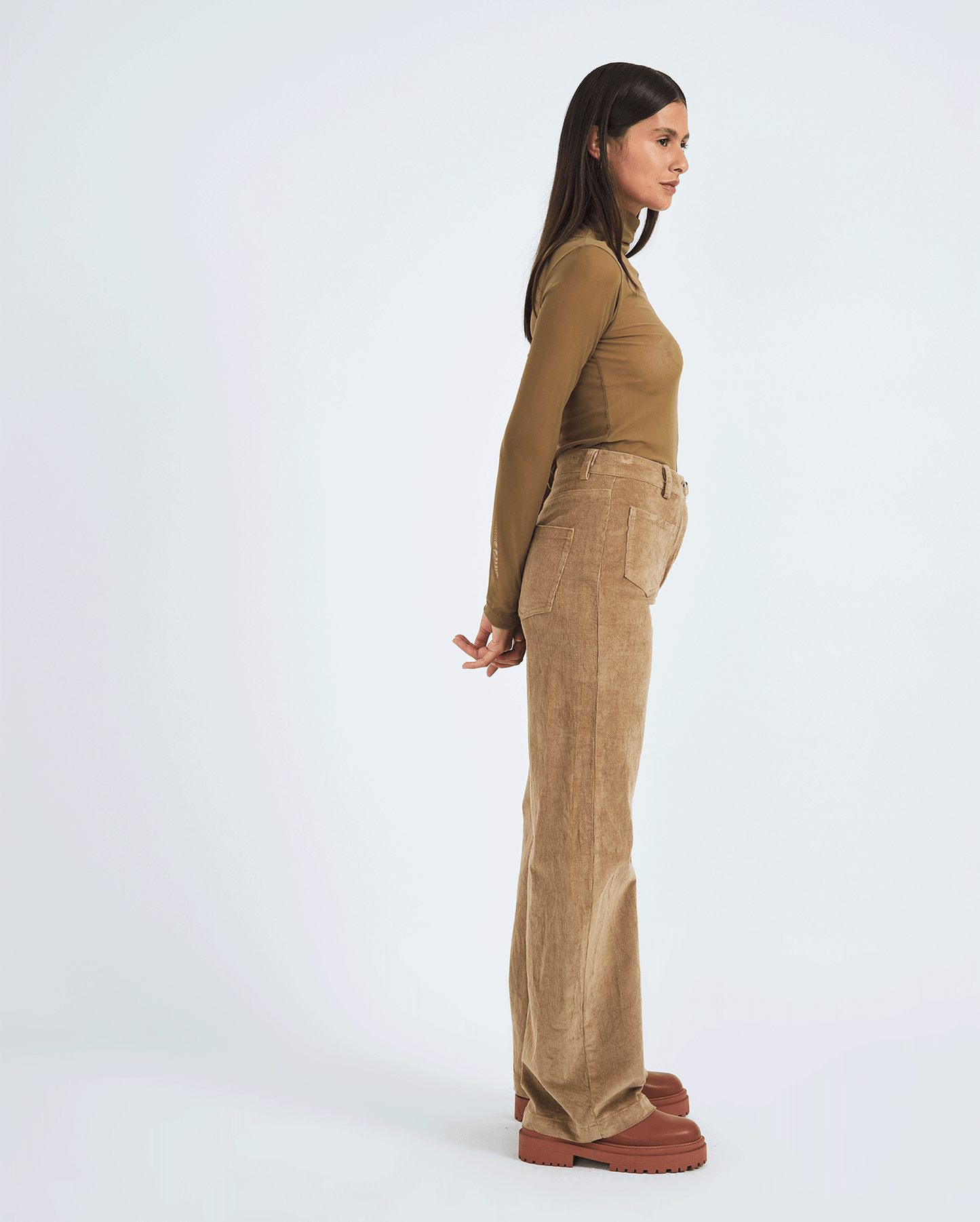 BEIGE PANTS