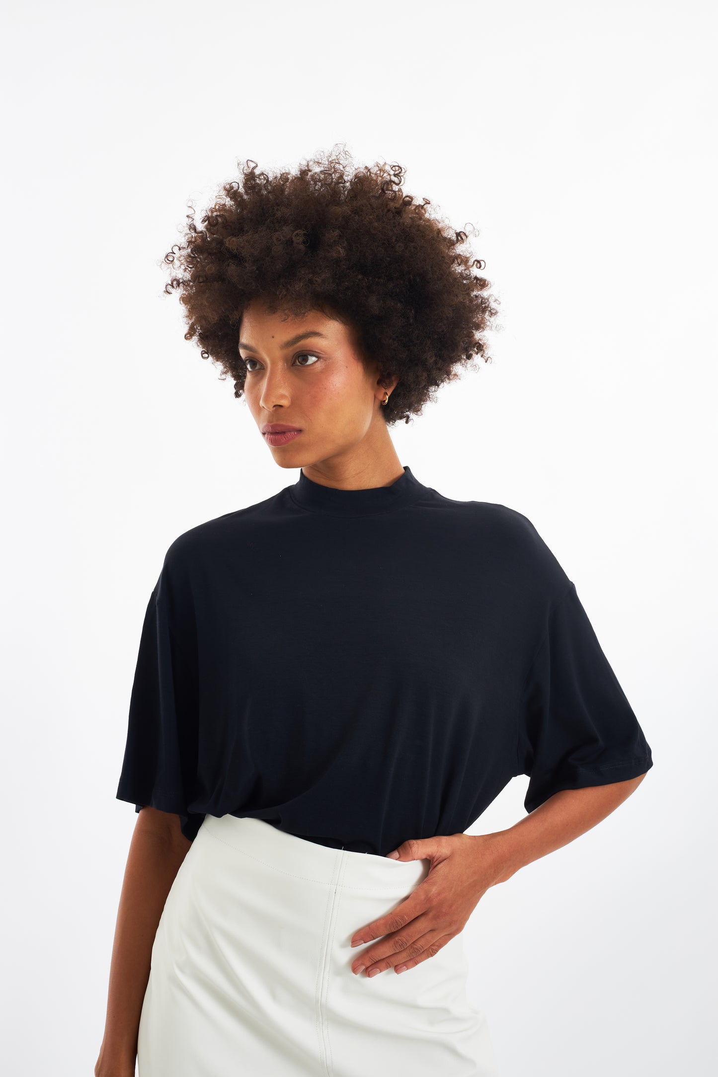 BLACK T-SHIRT