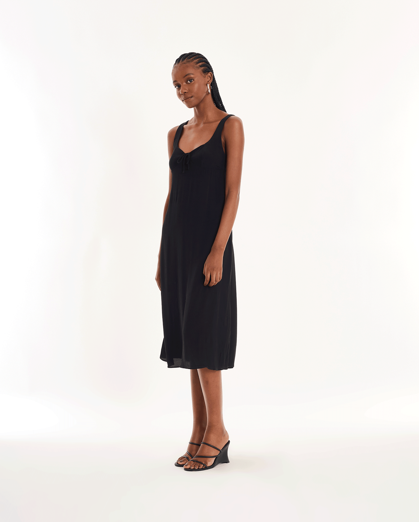 VESTIDO NEGRO