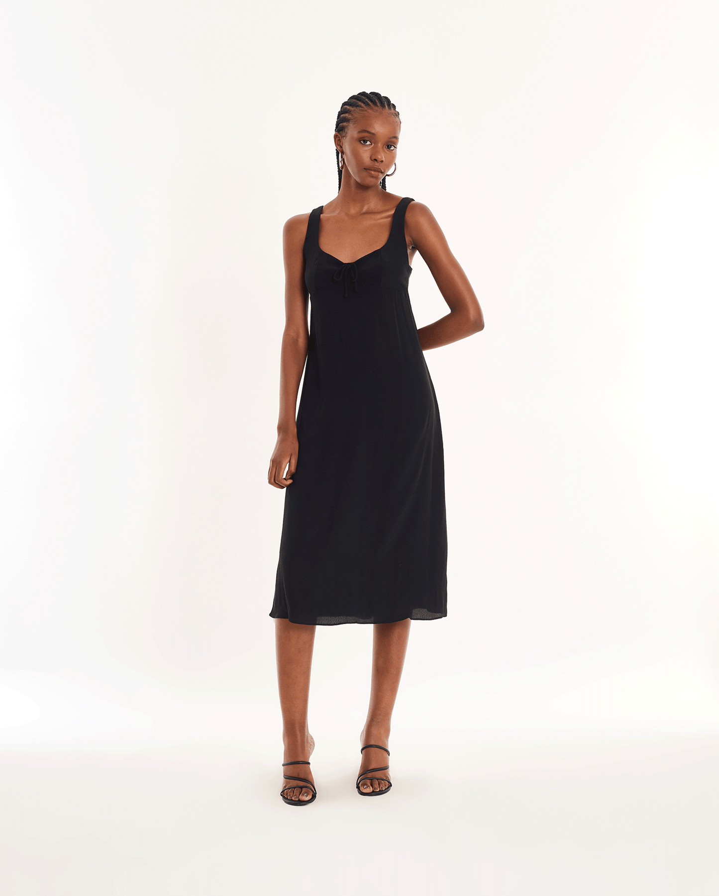 VESTIDO NEGRO