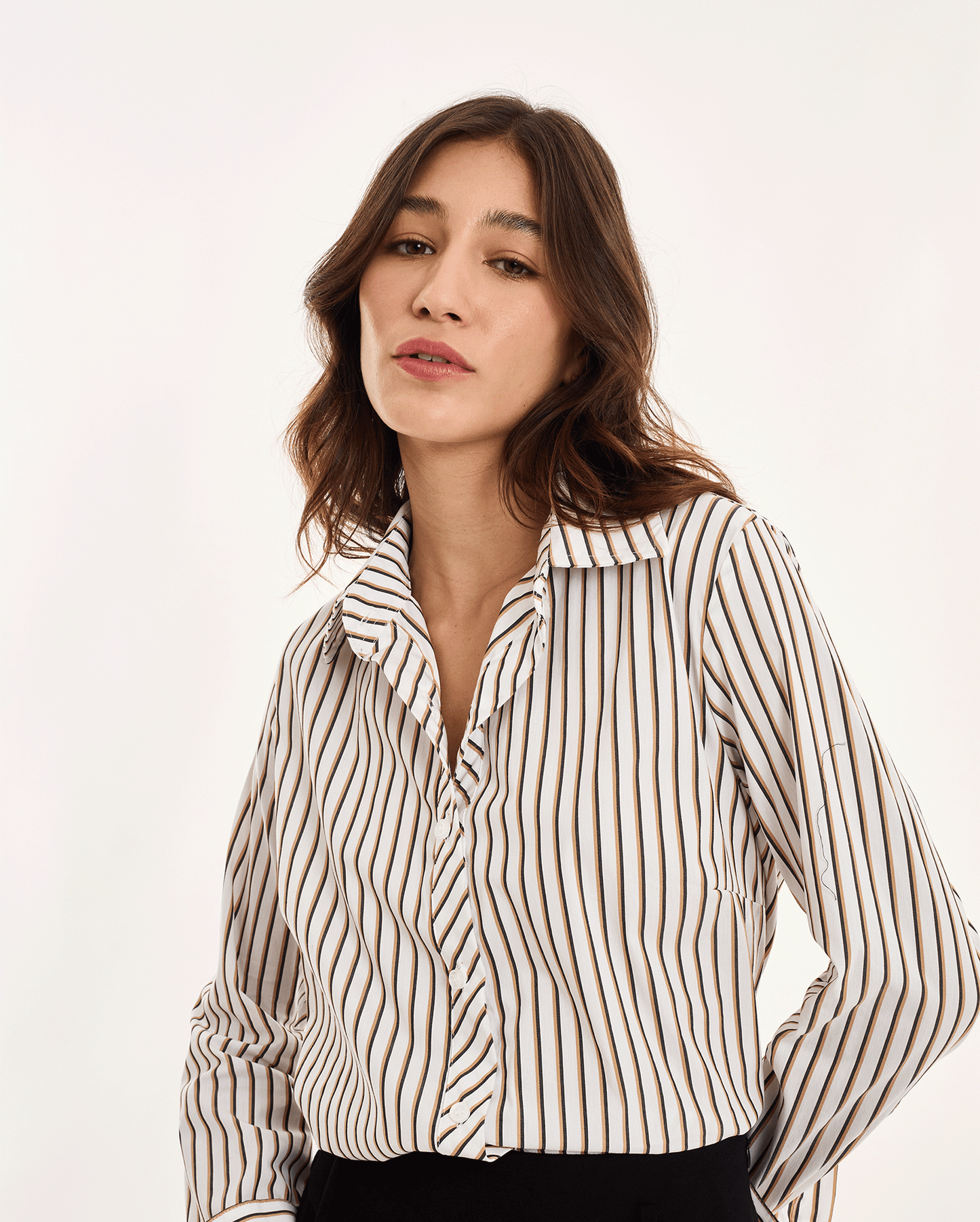 CAMISA NEGRA Y BEIGE