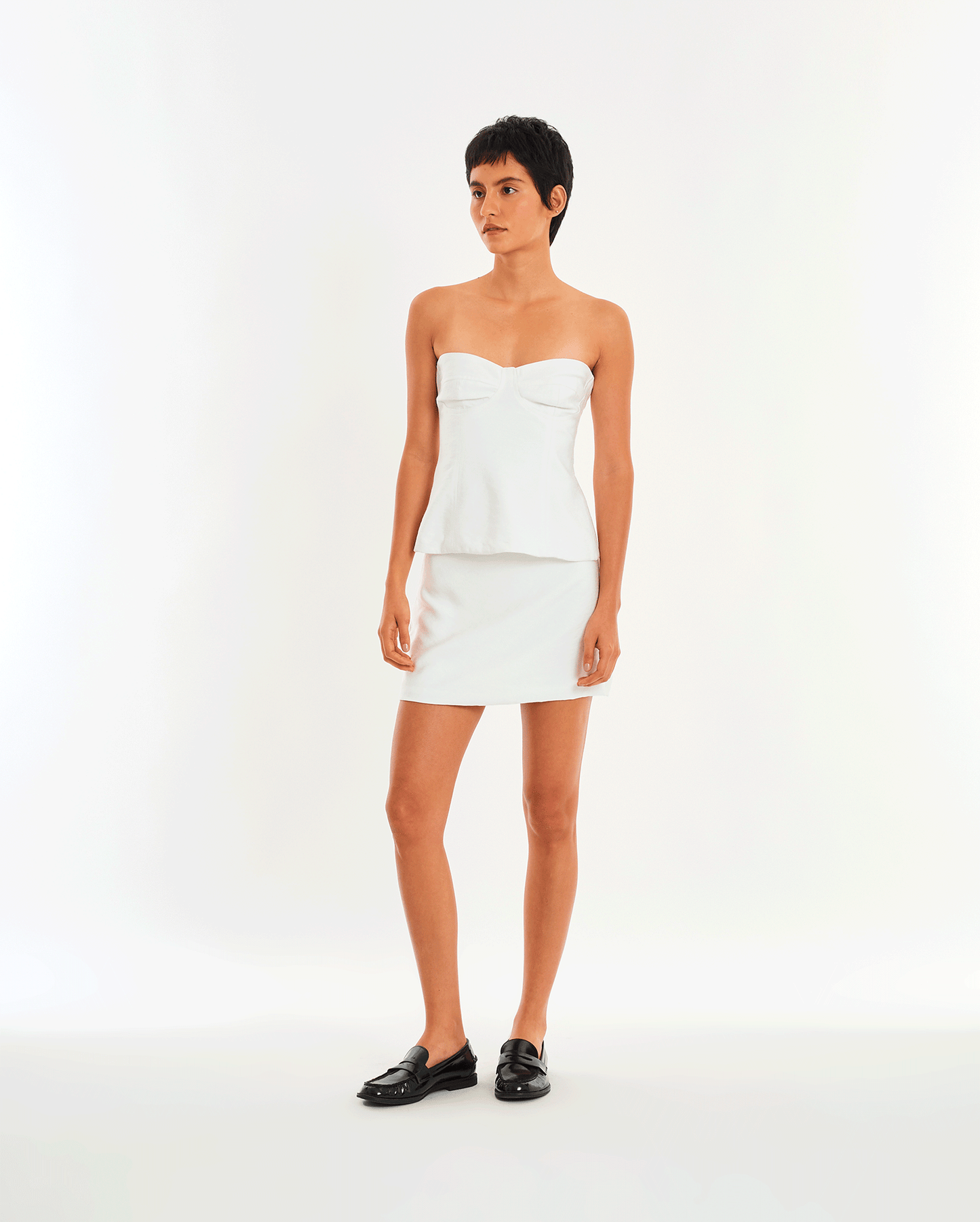 FALDA BLANCA ROMPIDA