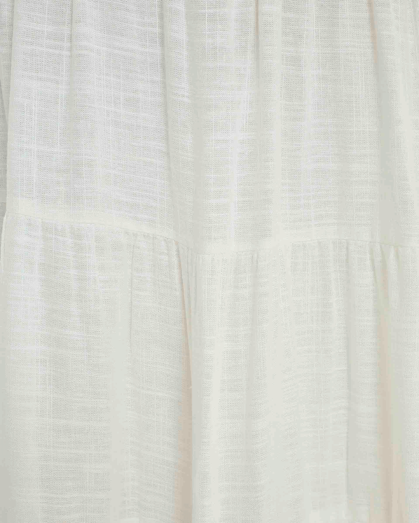 FALDA BLANCA ROMPIDA