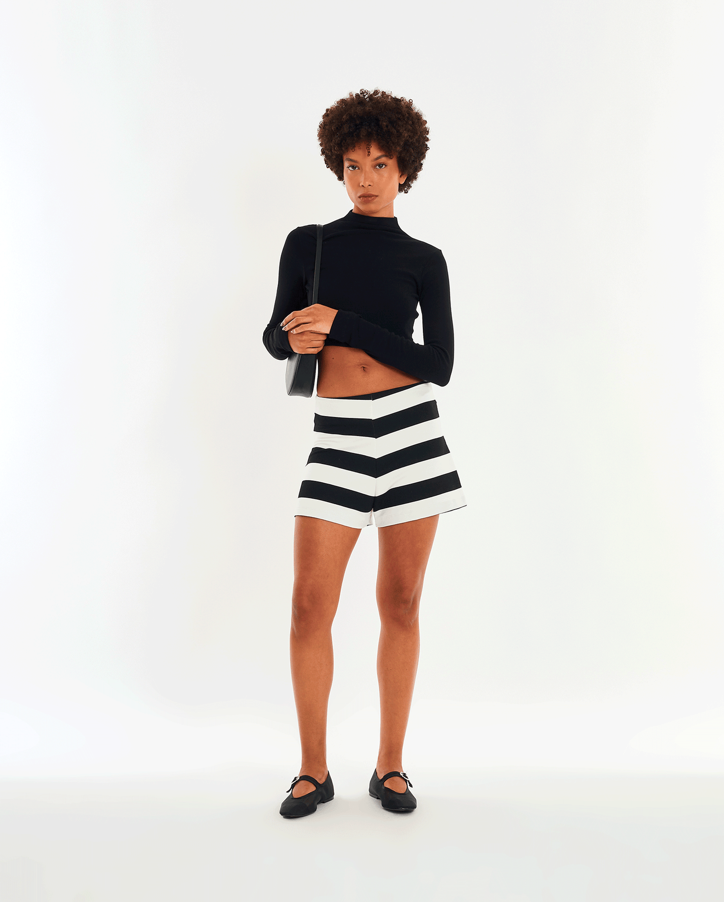 PANTALONES CORTOS DE RAYAS NEGRAS