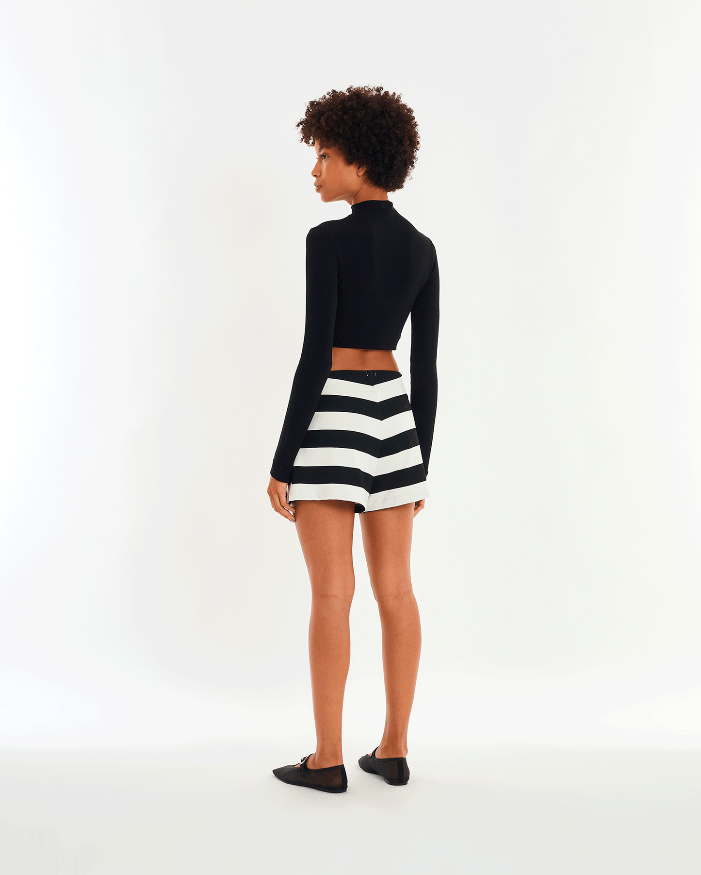 PANTALONES CORTOS DE RAYAS NEGRAS
