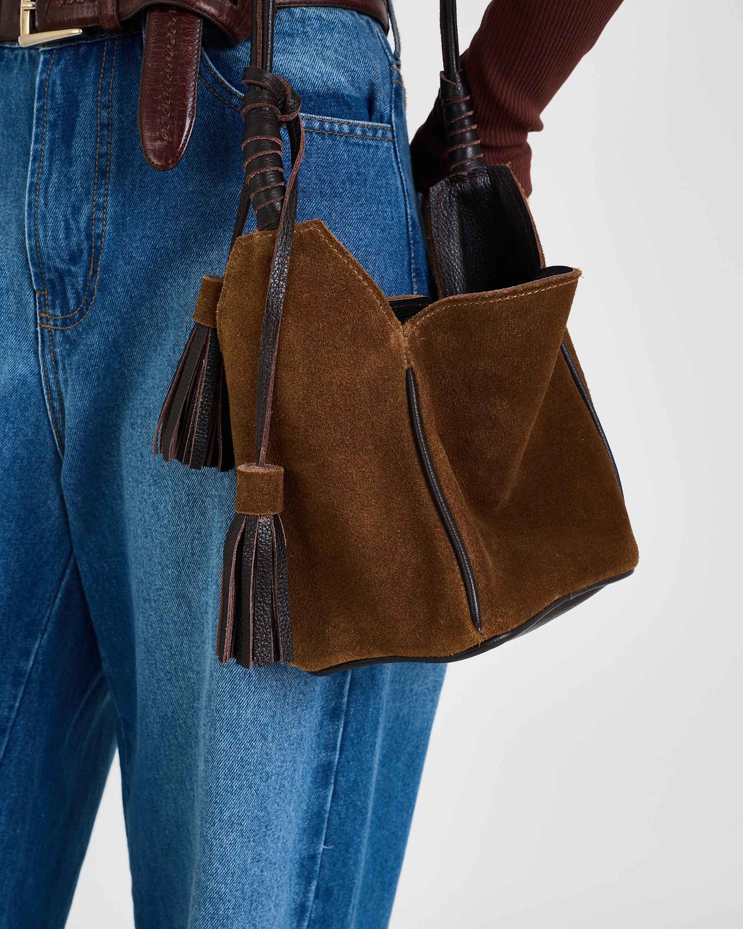 CARAMEL NEV TASSEL SHOULDER BAG
