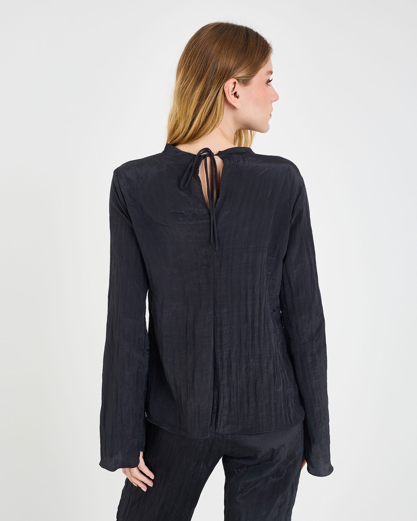 BLACK NEV VOLUMINOUS BLOUSE
